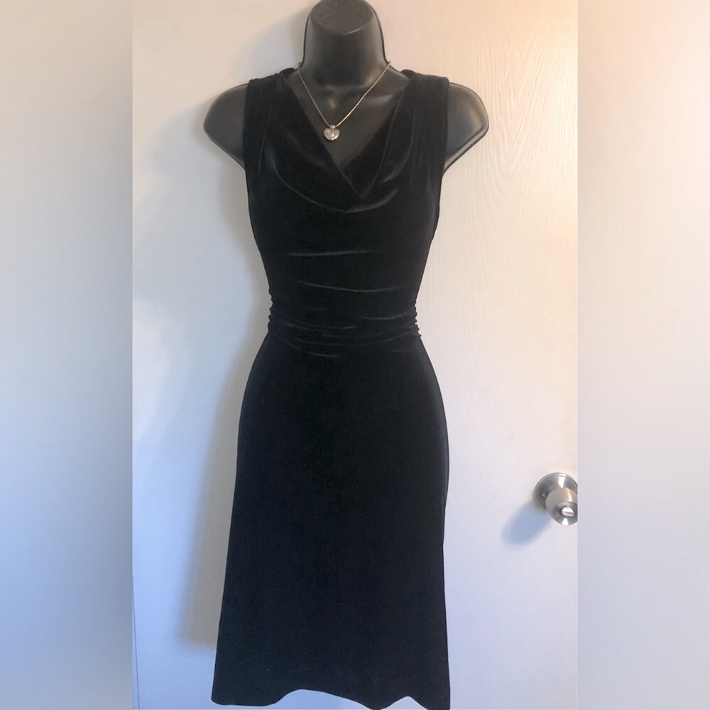Gorgeous vintage 90’s little black dress